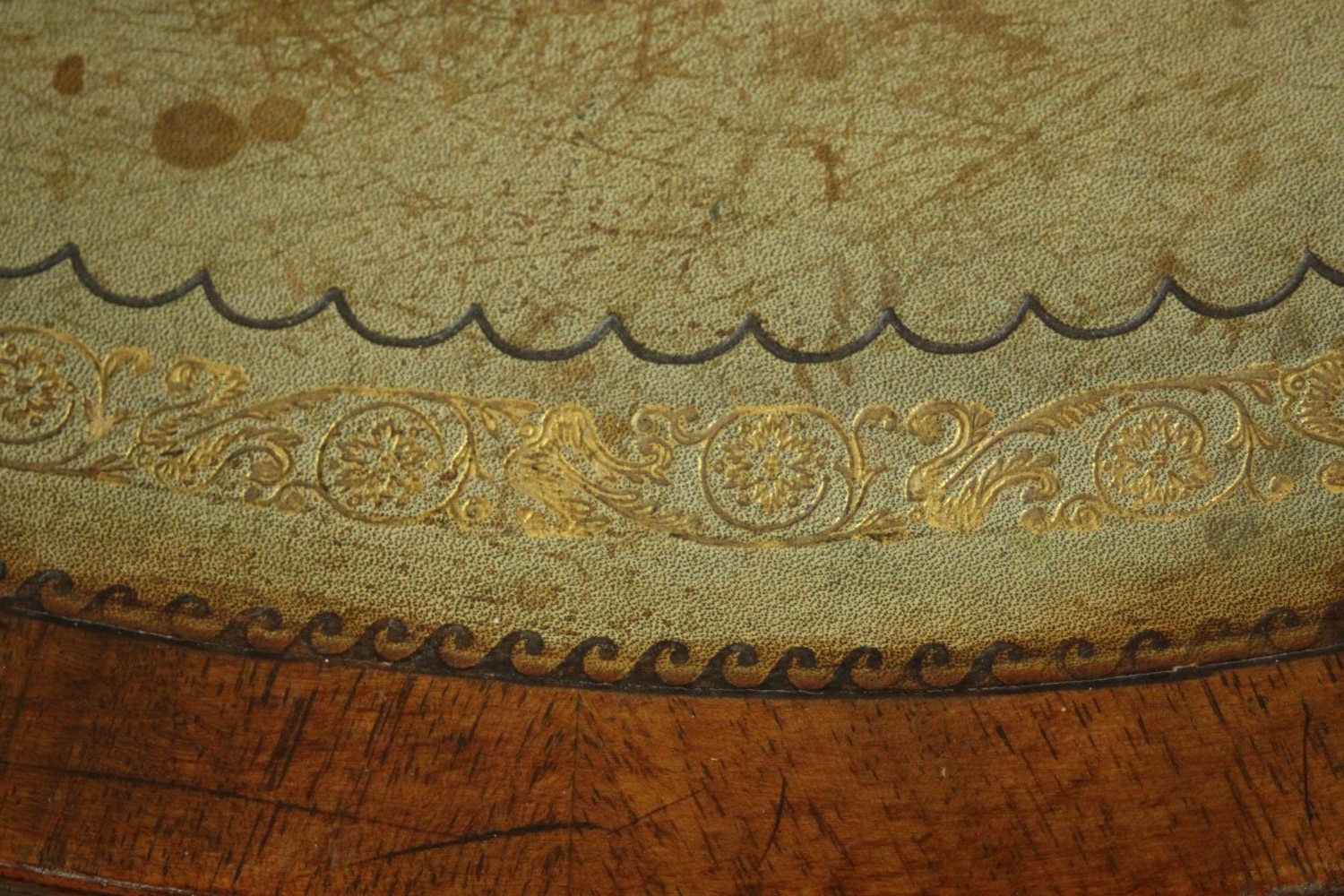 A reproduction George III style mahogany drum table with a tooled green leather insert over - Image 7 of 8