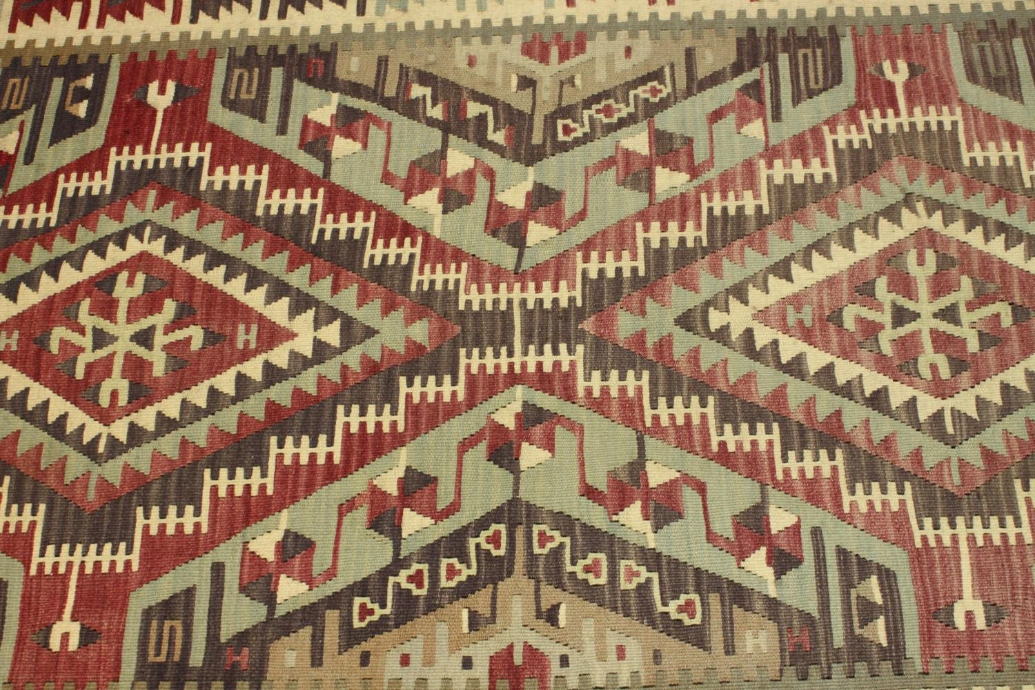 A hand made Turkish Kelim rug. H.193 W.107cm. - Image 3 of 5