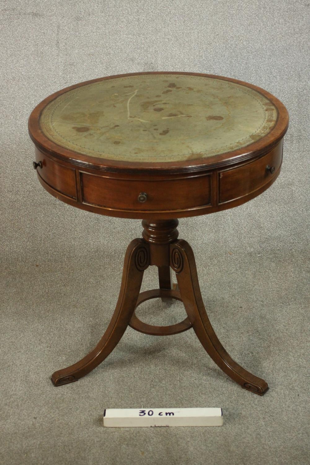 A reproduction George III style mahogany drum table with a tooled green leather insert over - Image 2 of 8
