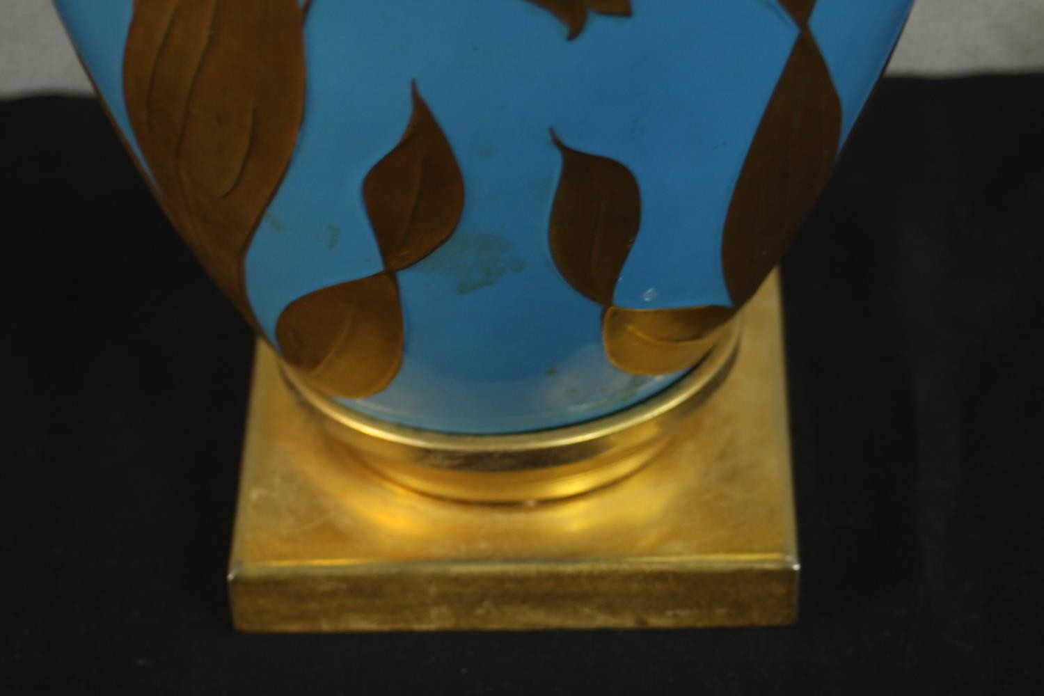 A contemporary gilded and blue opaque glass painted table lamp, of ovoid form and on a square gilt - Image 5 of 7