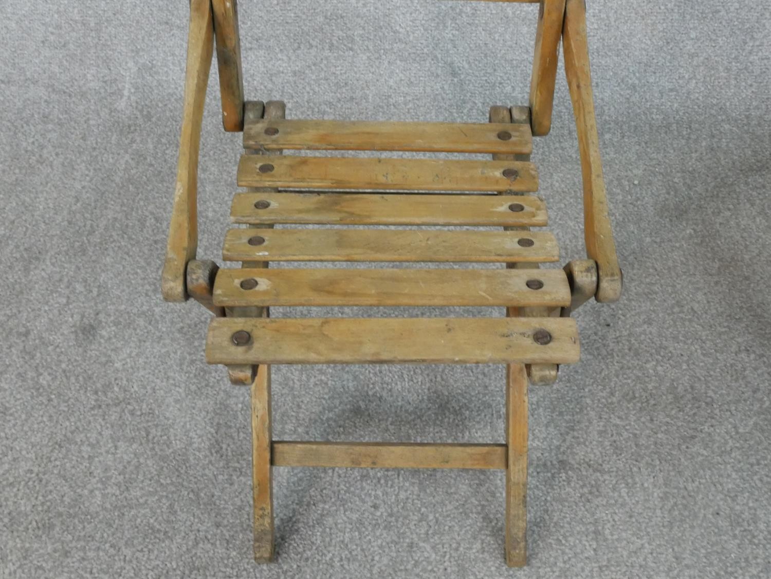 A collection of vintage folding children's chairs. H.40cm - Image 5 of 9