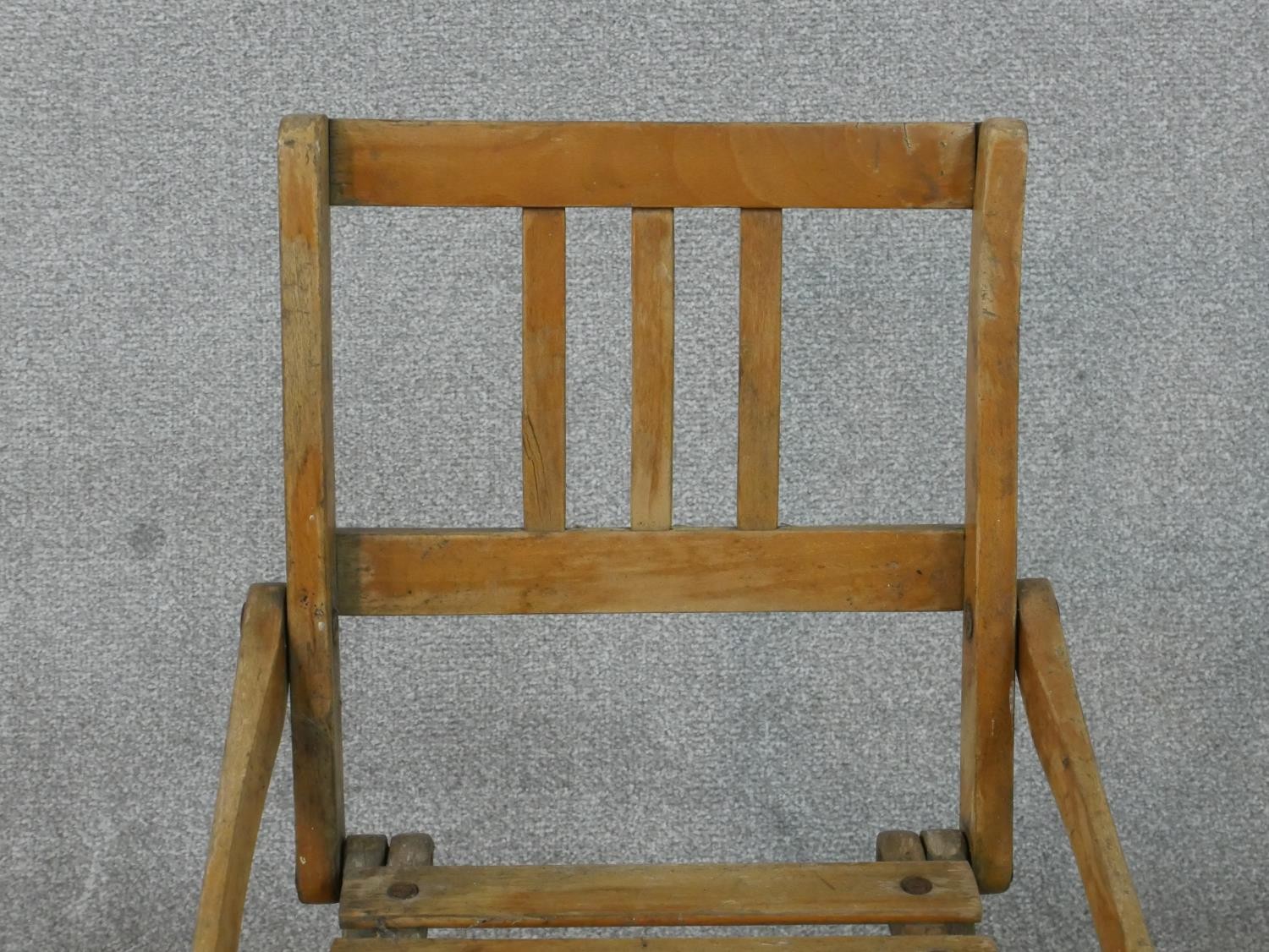 A collection of vintage folding children's chairs. H.40cm - Image 6 of 9