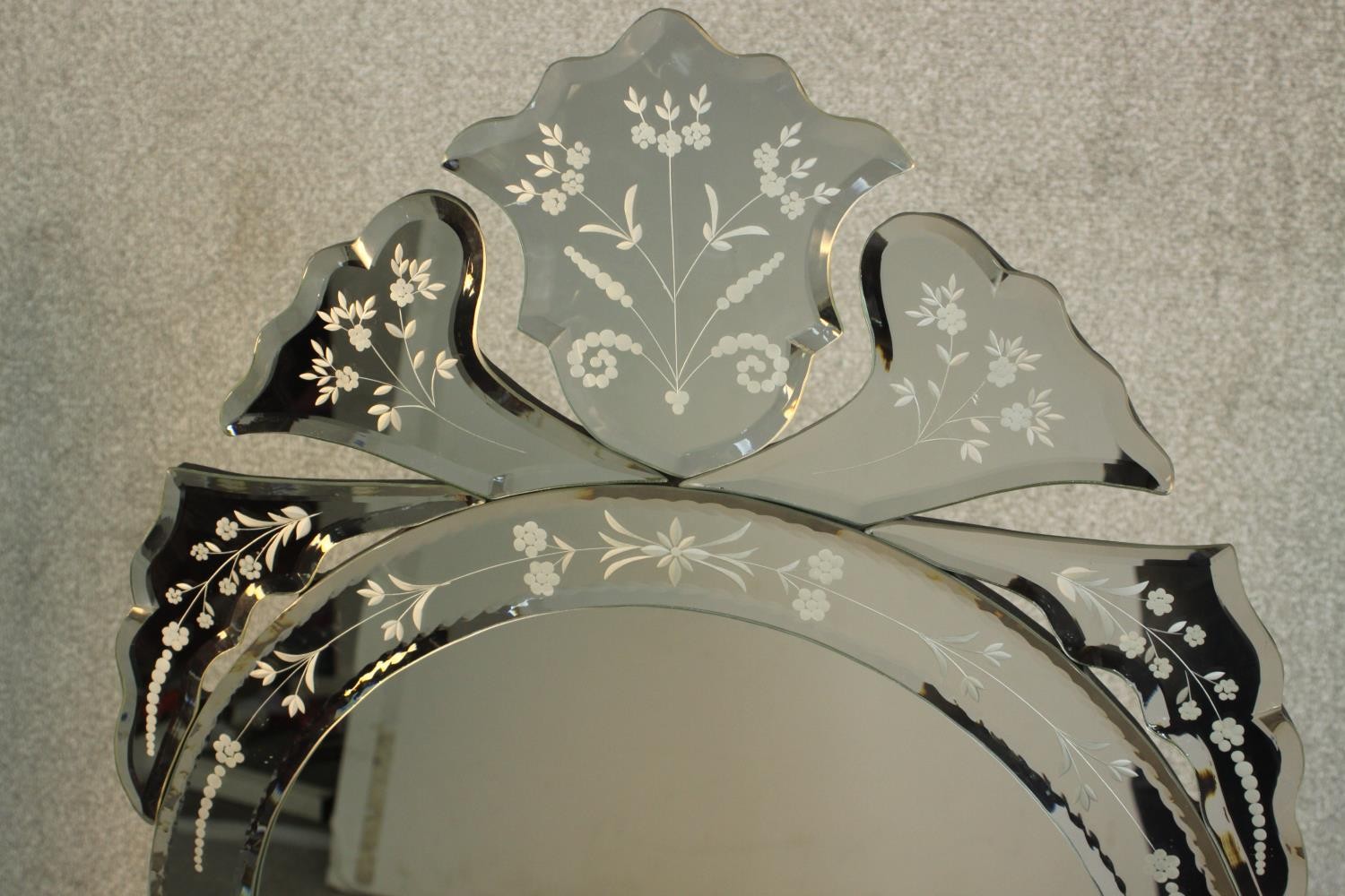 A contemporary Venetian style wall mirror with a shaped bevelled mirror plate within etched - Image 3 of 7