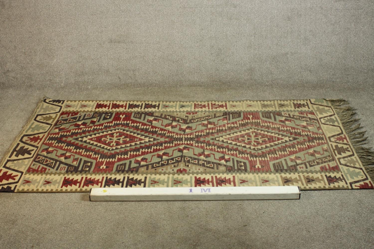 A hand made Turkish Kelim rug. H.193 W.107cm. - Image 2 of 5