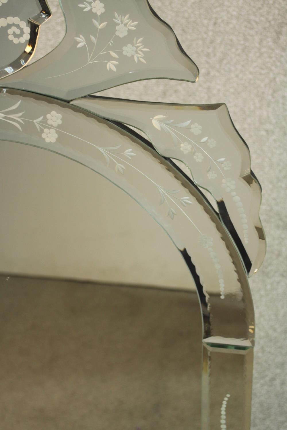 A contemporary Venetian style wall mirror with a shaped bevelled mirror plate within etched - Image 4 of 7