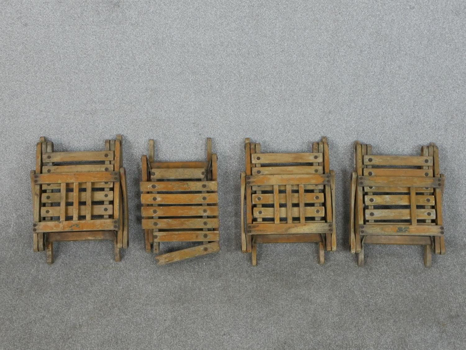 A collection of vintage folding children's chairs. H.40cm - Image 9 of 9