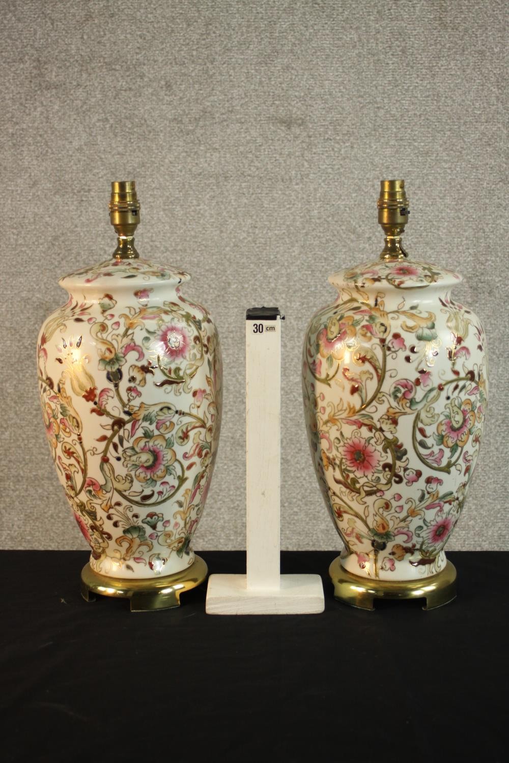 A pair of gilded foliate and floral design table lamps in the form of vases. H.44 Dia.22cm (each) - Image 2 of 11