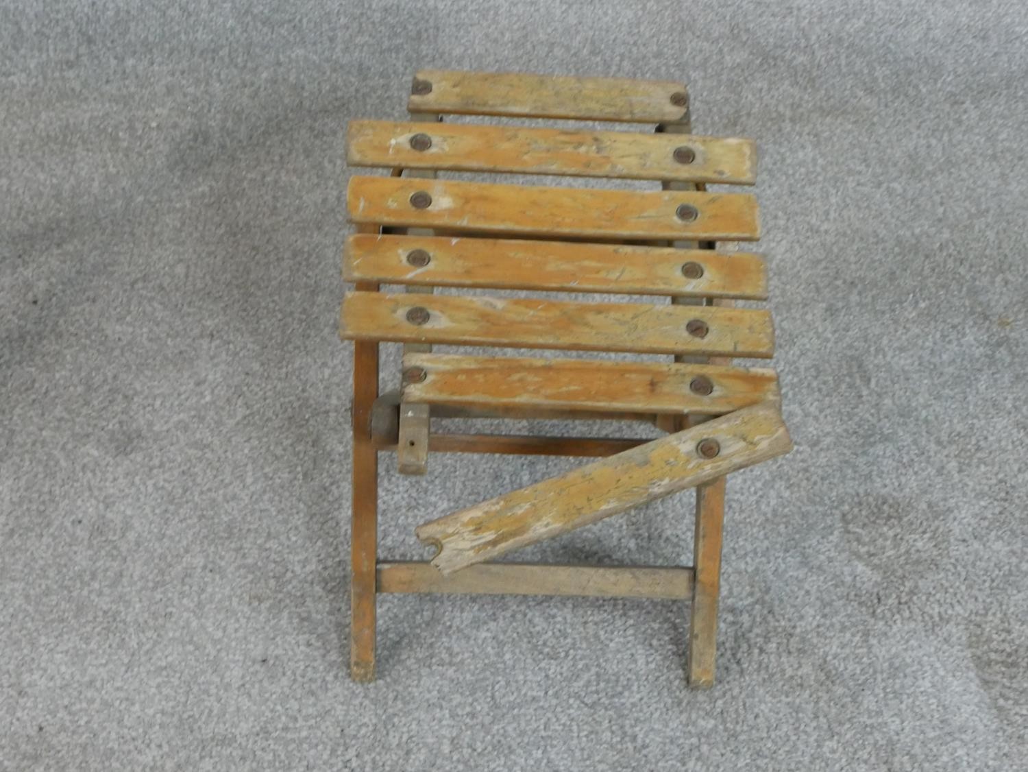 A collection of vintage folding children's chairs. H.40cm - Image 3 of 9