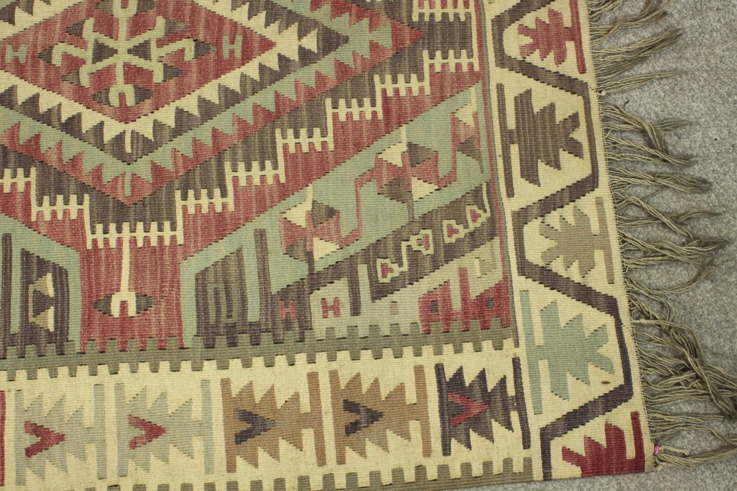 A hand made Turkish Kelim rug. H.193 W.107cm. - Image 4 of 5