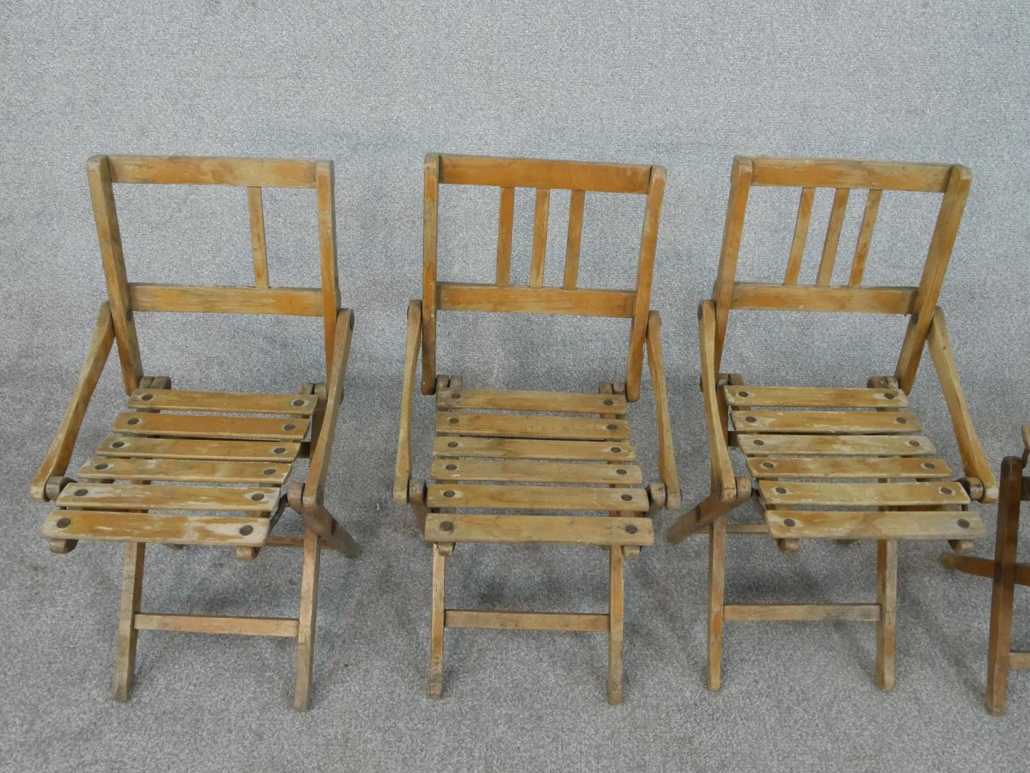 A collection of vintage folding children's chairs. H.40cm - Image 2 of 9