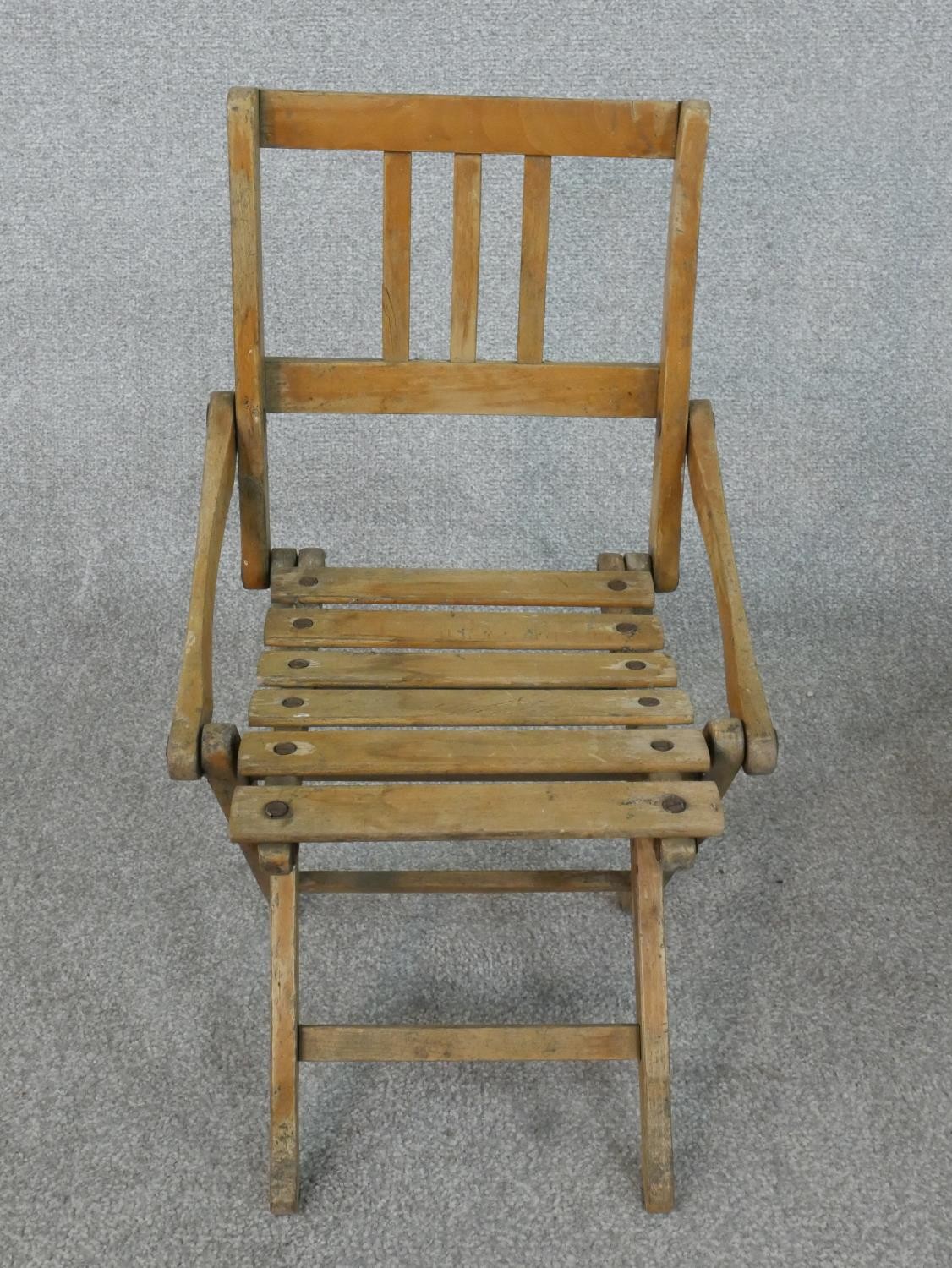 A collection of vintage folding children's chairs. H.40cm - Image 4 of 9