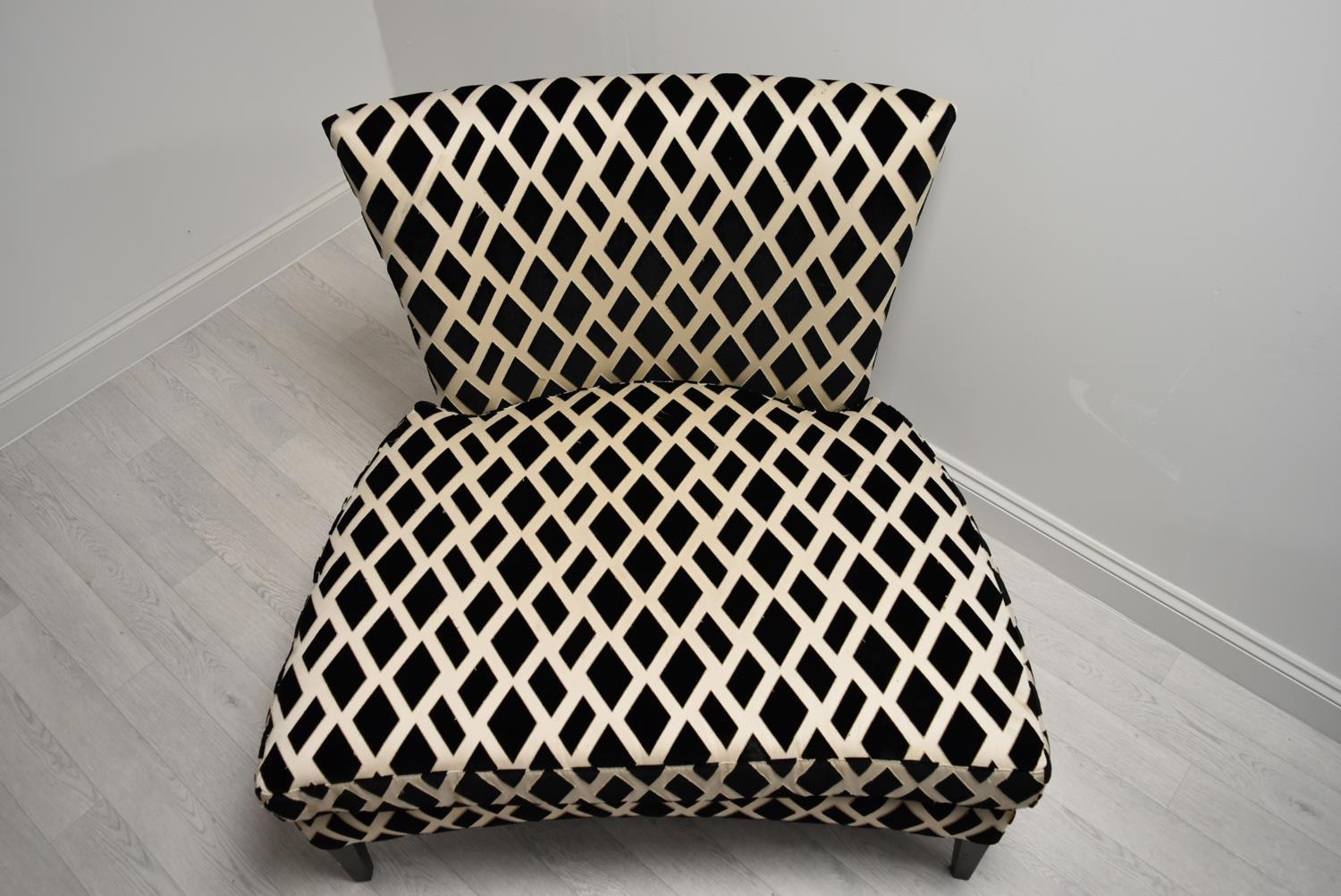 A contemporary black and white designer chair with loose cushions raised on tapering supports. H. - Image 5 of 5