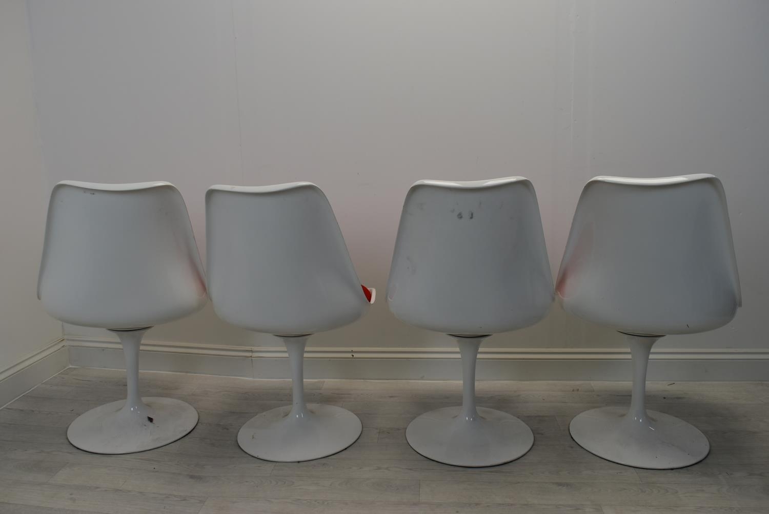 After Eero Saarinen, a set of four vintage Tulip style chairs with plastic shells raised on - Image 6 of 6