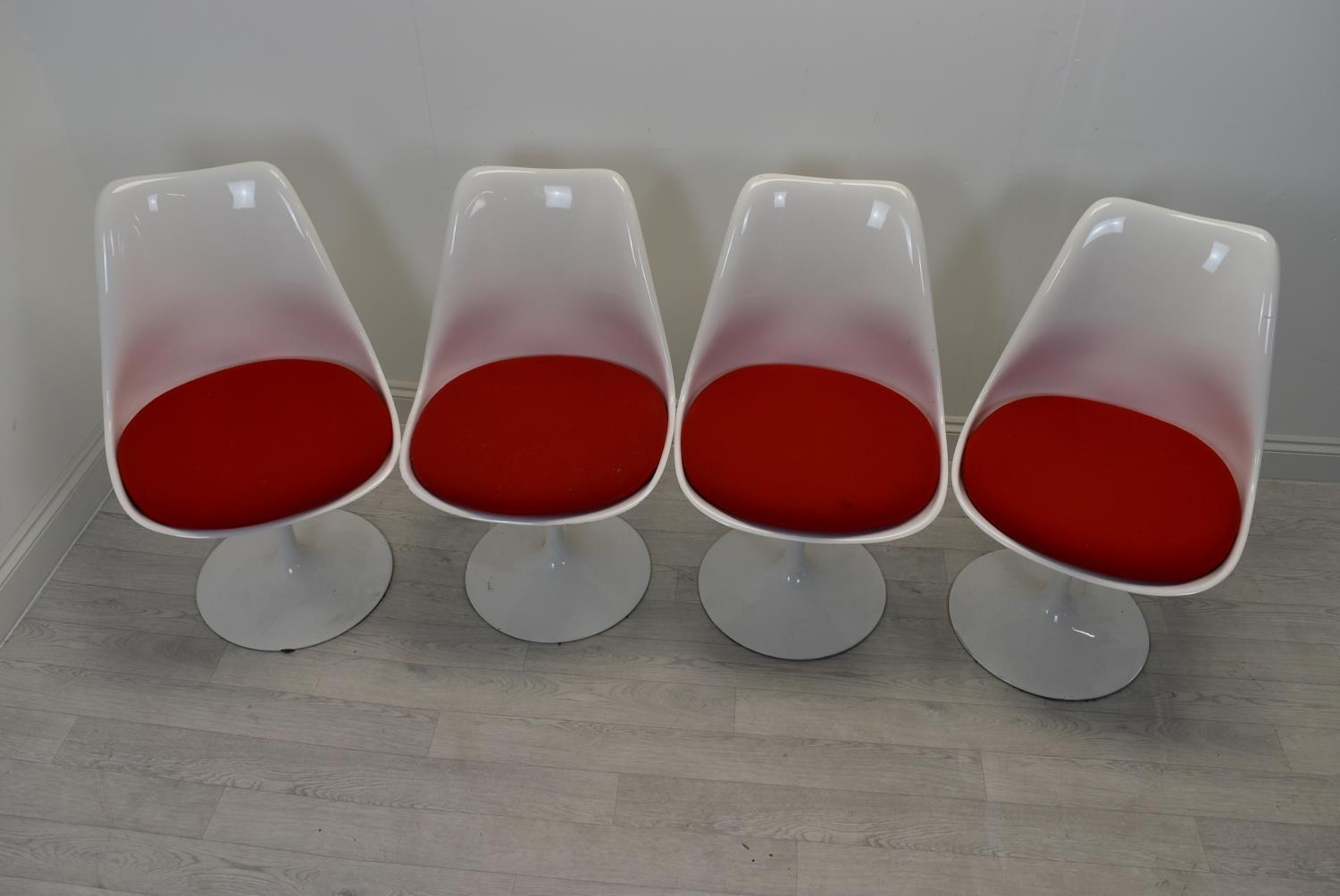 After Eero Saarinen, a set of four vintage Tulip style chairs with plastic shells raised on - Image 2 of 6