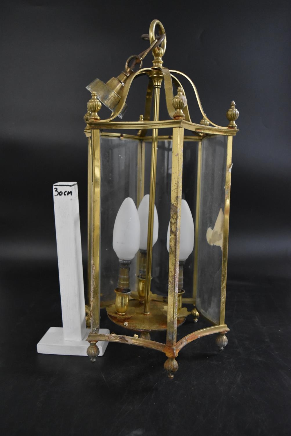 A contemporary brass and inverted glass hexagonal hanging hall lantern with three lightbulb - Image 2 of 5