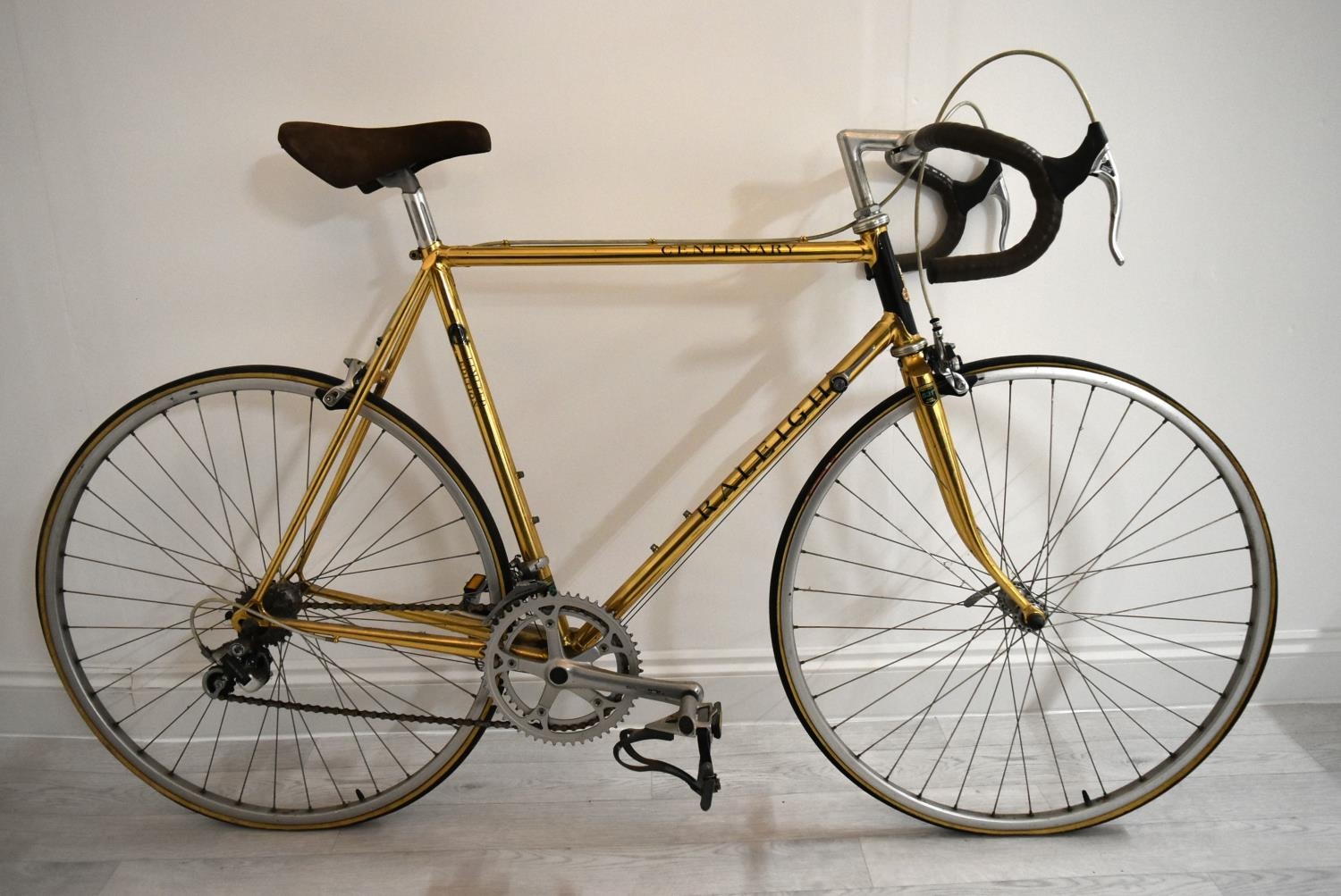 Raleigh Centenary 24k gold plated bicycle, 23" frame. Wheels Dia.26". 100 in total were made for - Image 5 of 21