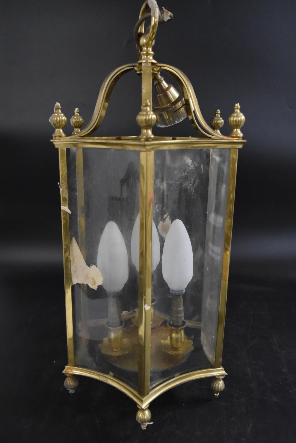 A contemporary brass and inverted glass hexagonal hanging hall lantern with three lightbulb - Image 4 of 5