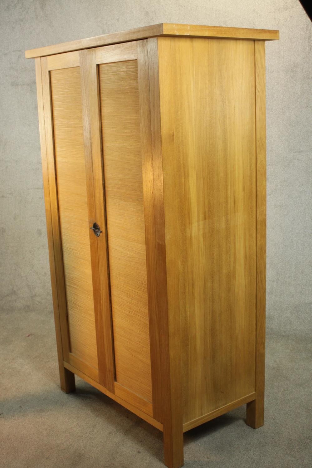 A contemporary hardwood two door floor standing cabinet, enclosing three shelves, on square - Image 7 of 8