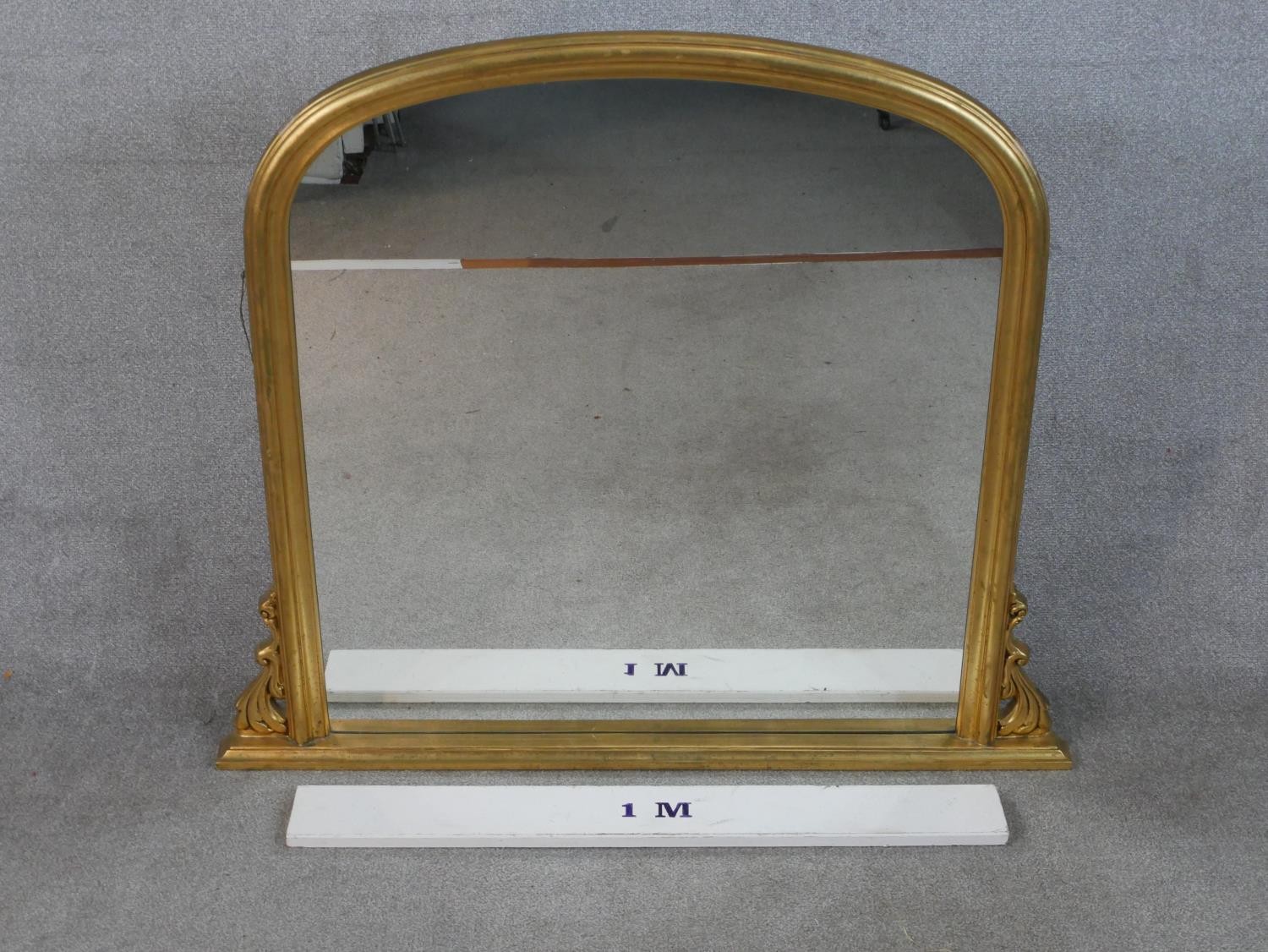 A contemporary Victorian style gilt framed overmantel mirror with a rounded top, flanked by carved - Image 2 of 5