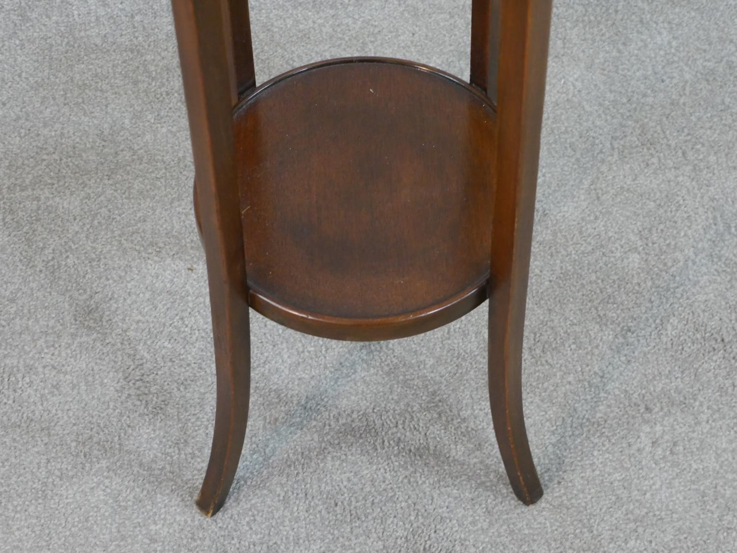 An Edwardian mahogany two tier circular jardinere stand H.99 Diam.29cm - Image 5 of 5