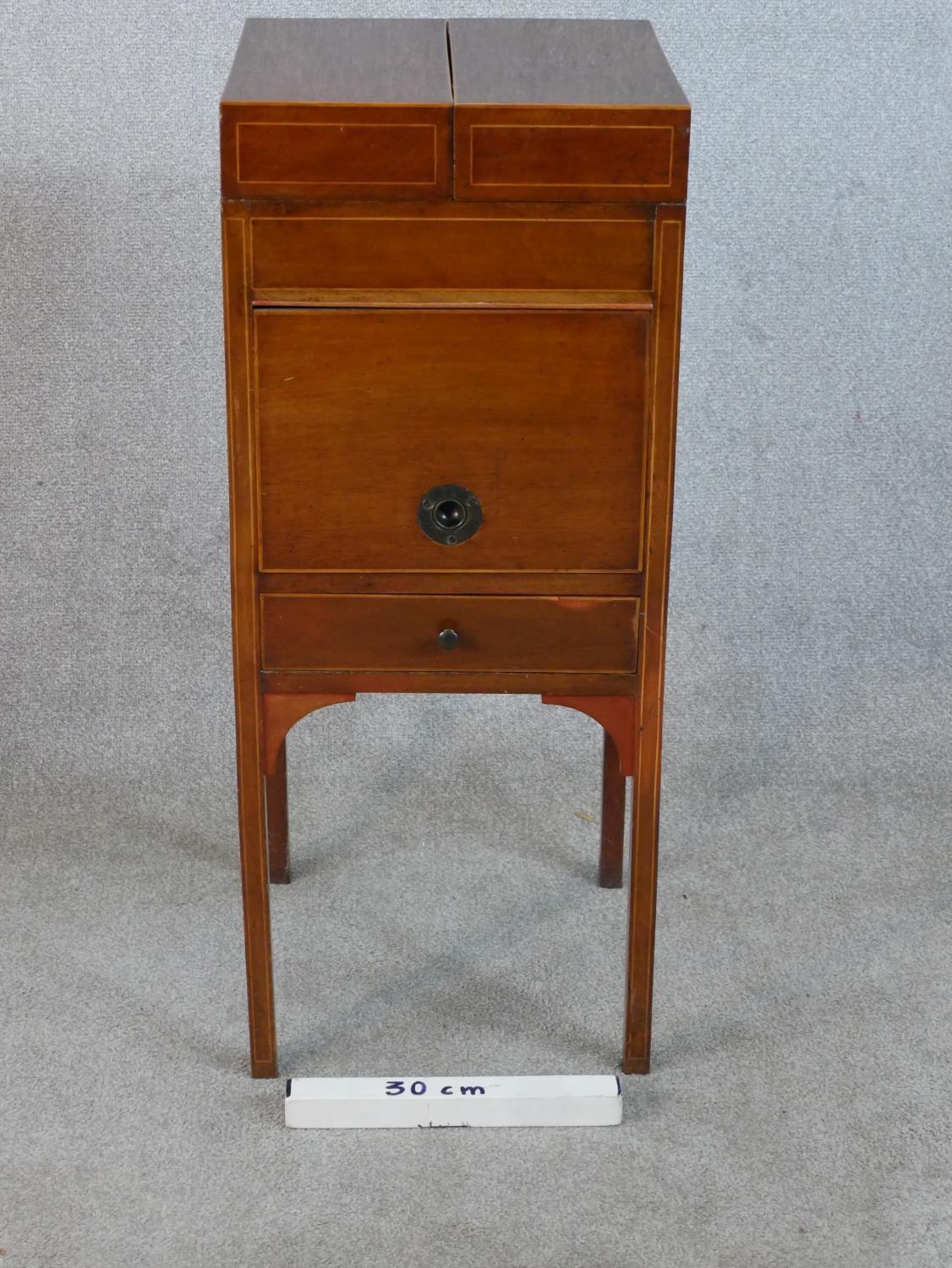 A George III crossbanded mahogany foldout washstand with single door and drawer raised on square - Image 3 of 6