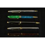 A collection of five vintage ballpoint pens and fountain pens. Various makers. L.14cm. (largest)