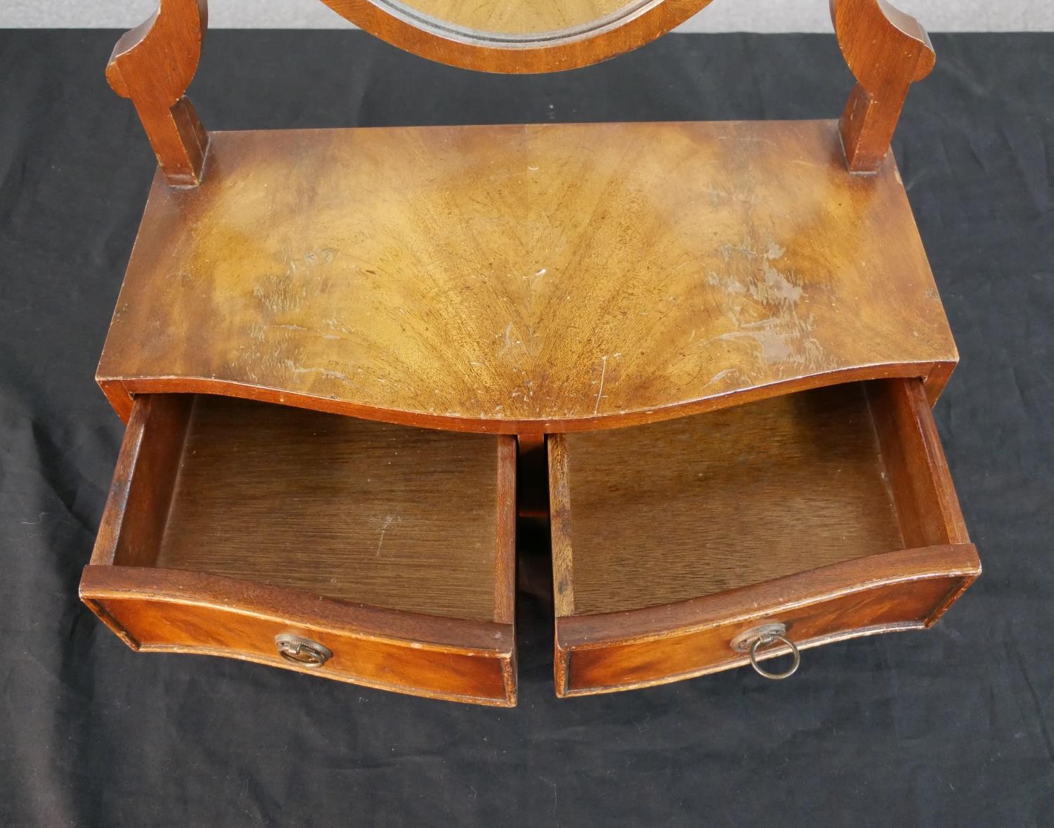 A George III style mahogany toilet mirror, with a shield shaped mirror, the serpentine base with two - Image 5 of 7