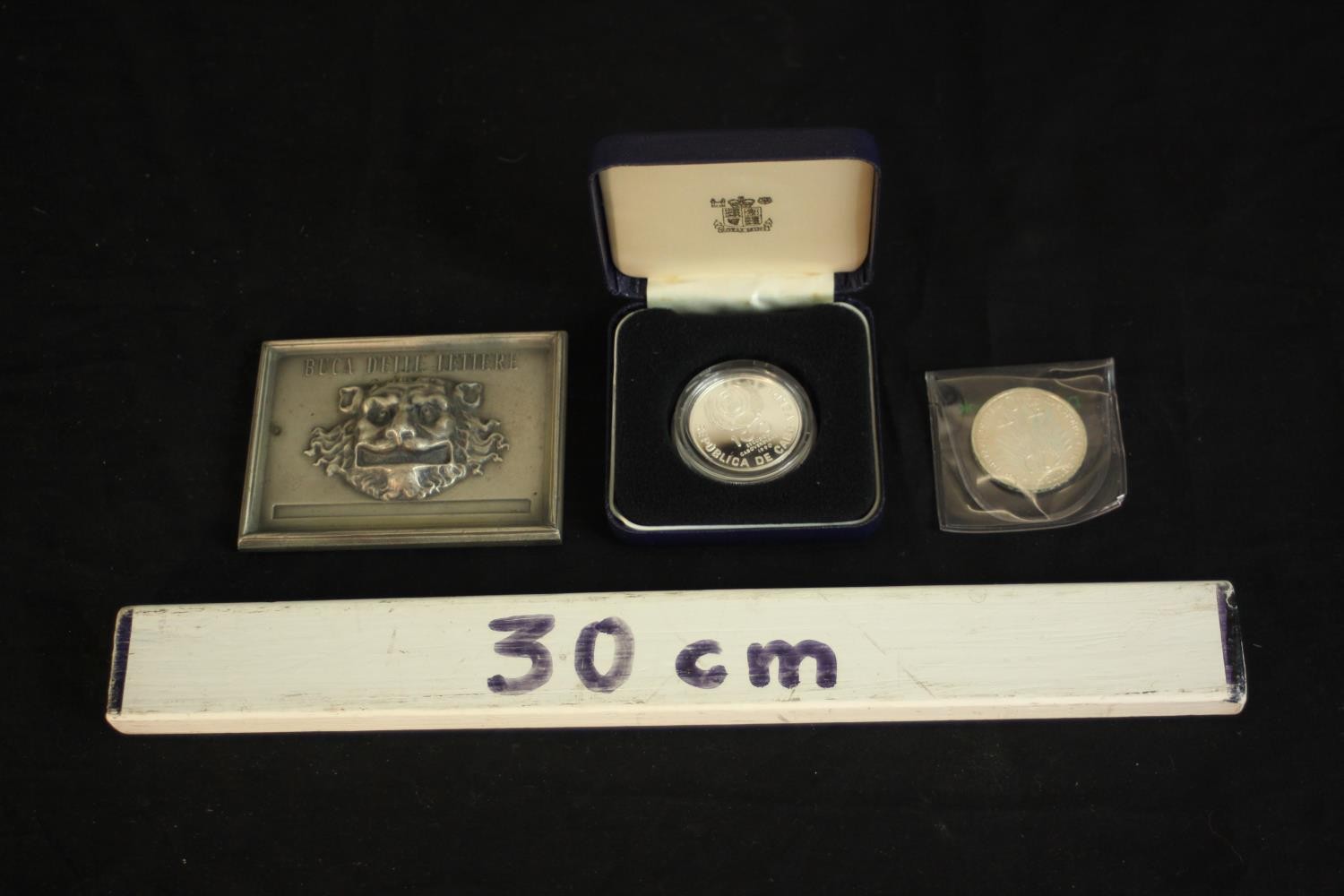 A cased 100 Escudos Papal visit silver proof coin along with a silver German coin and silver medal - Image 2 of 9