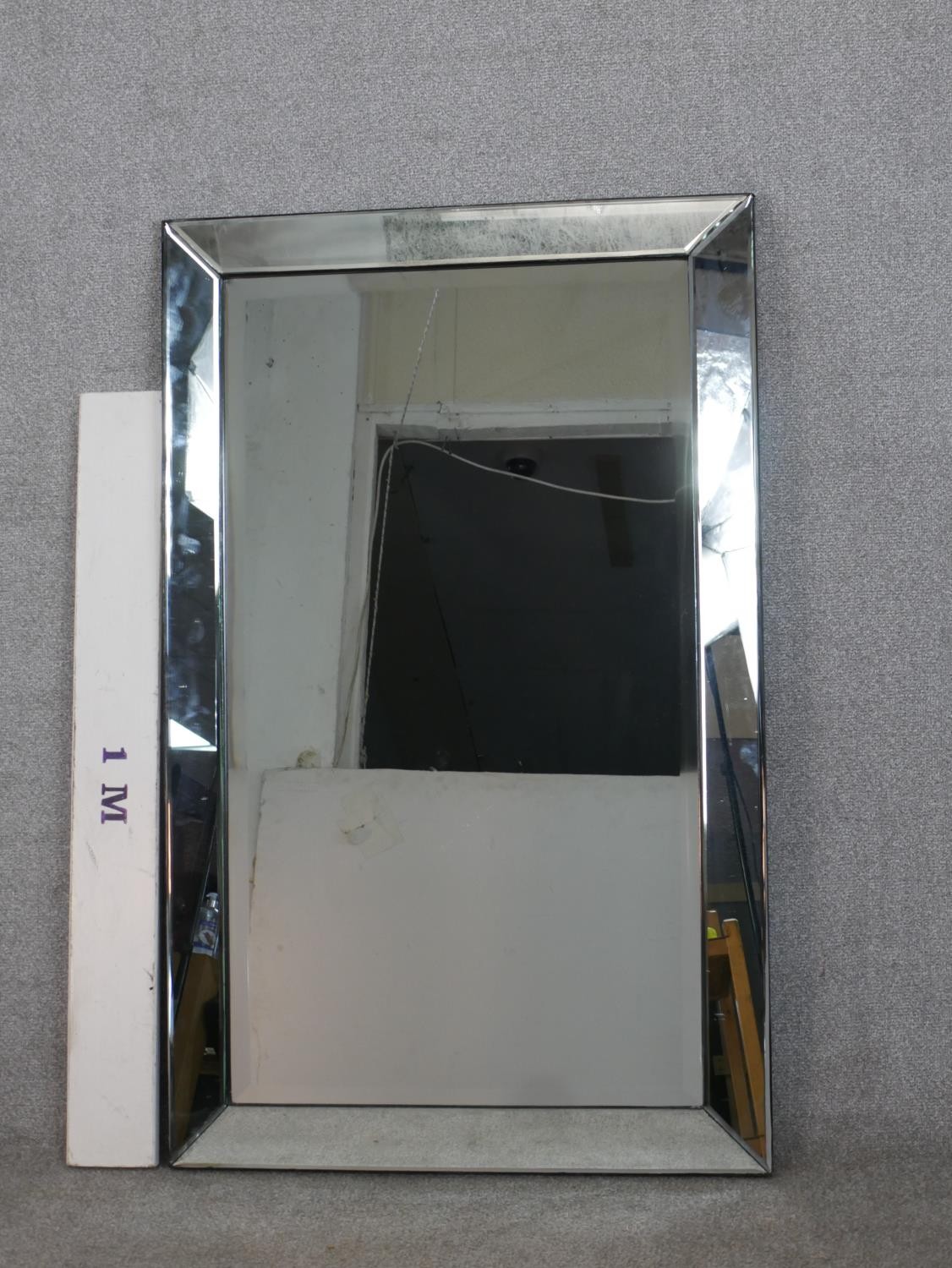 A contemporary rectangular wall mirror with a rectangular bevelled mirror plate in a bevelled mirror - Image 2 of 5