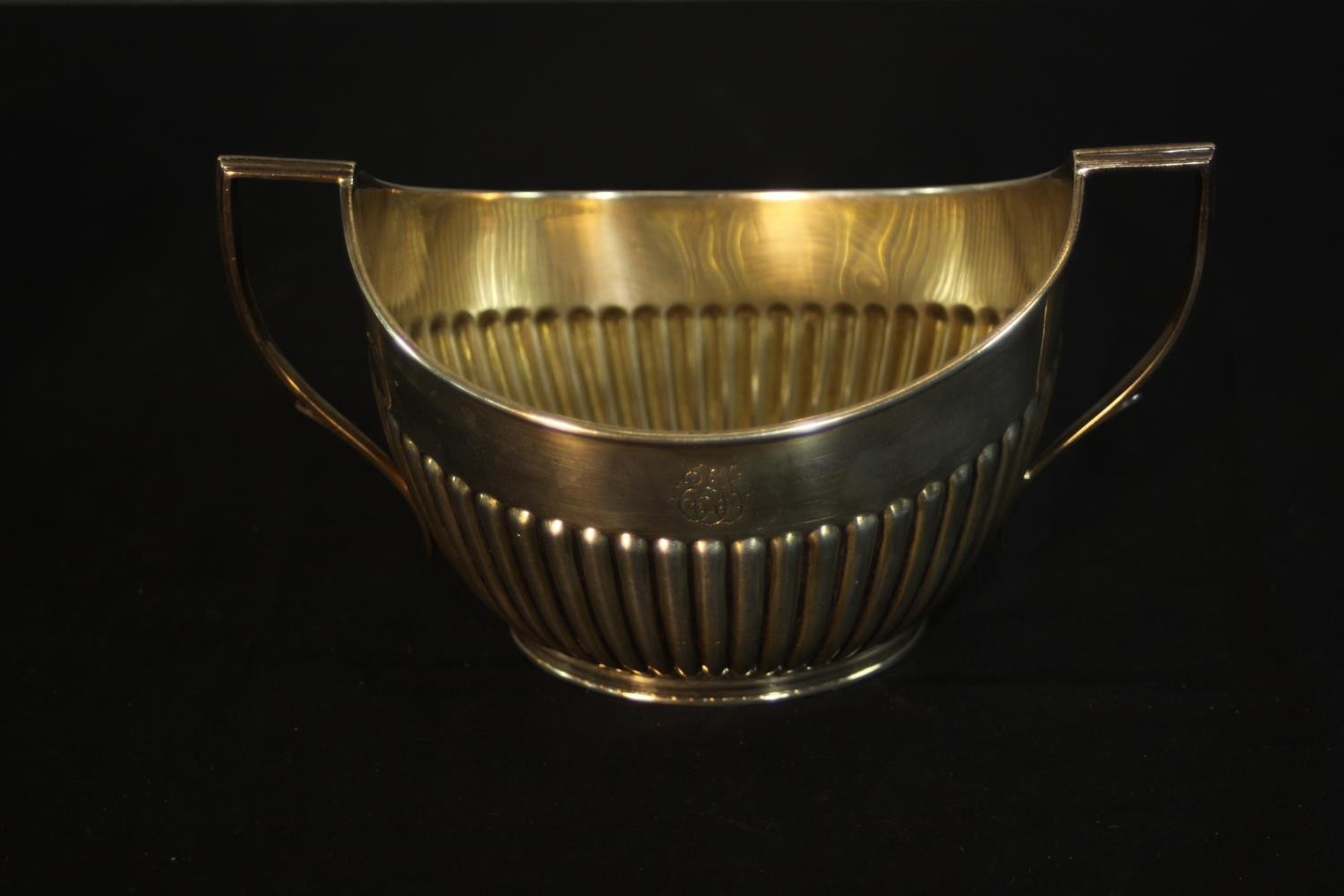 An Edward VII gadrooned silver sugar bowl and milk jug. Hallmarked: William Hutton & Sons Ltd, - Image 2 of 6
