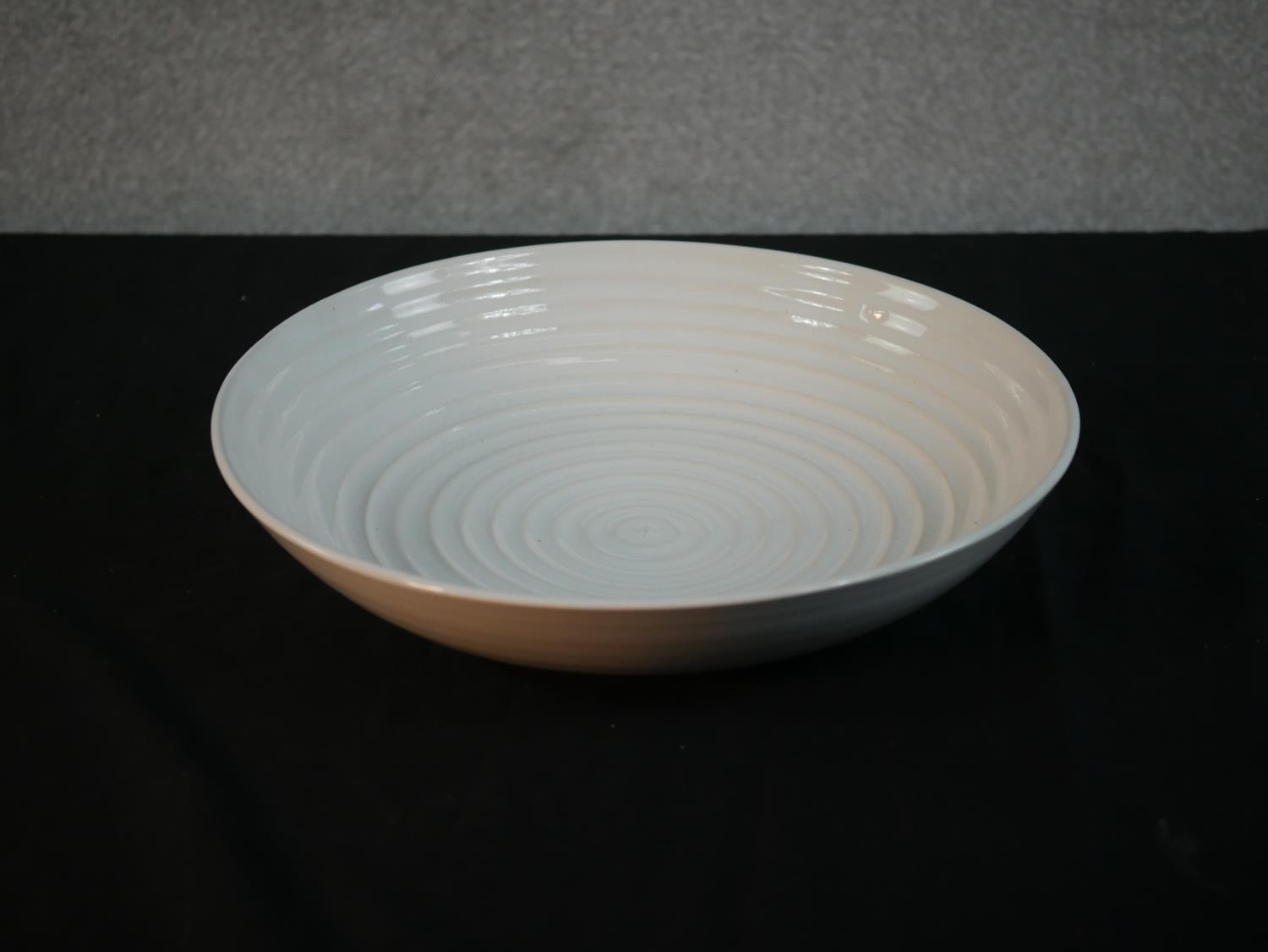 A white glazed bowl by Simon Moore, decorated with concentric circles. Diam.35cm - Image 3 of 4