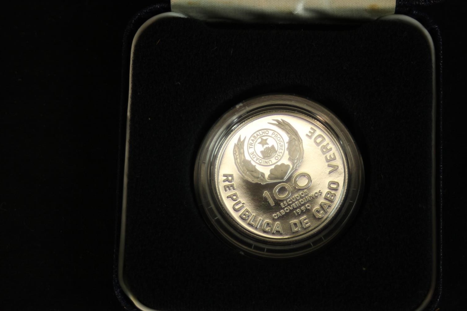 A cased 100 Escudos Papal visit silver proof coin along with a silver German coin and silver medal - Image 5 of 9
