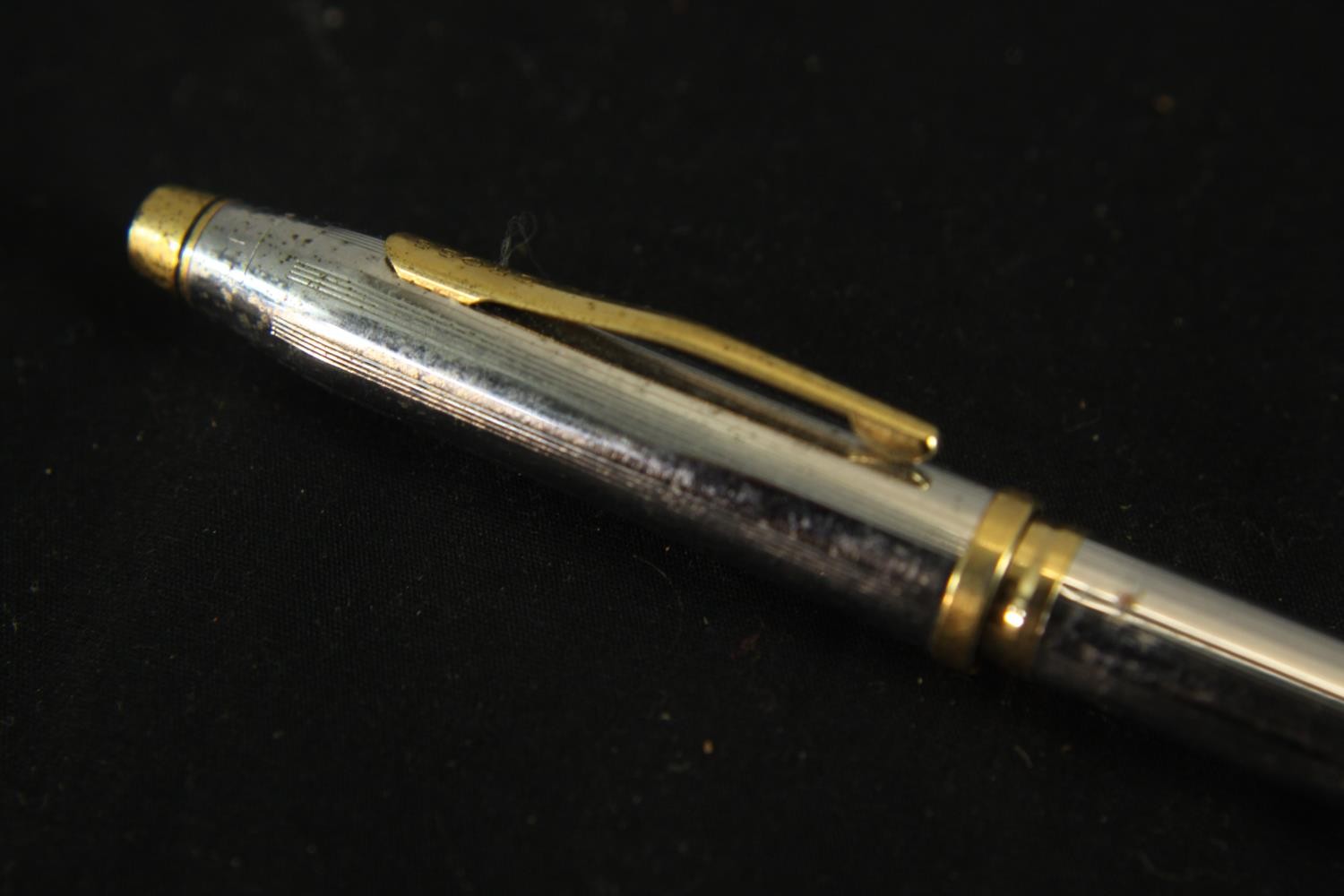 A collection of five vintage ballpoint pens and fountain pens. Various makers. L.14cm. (largest) - Image 8 of 11