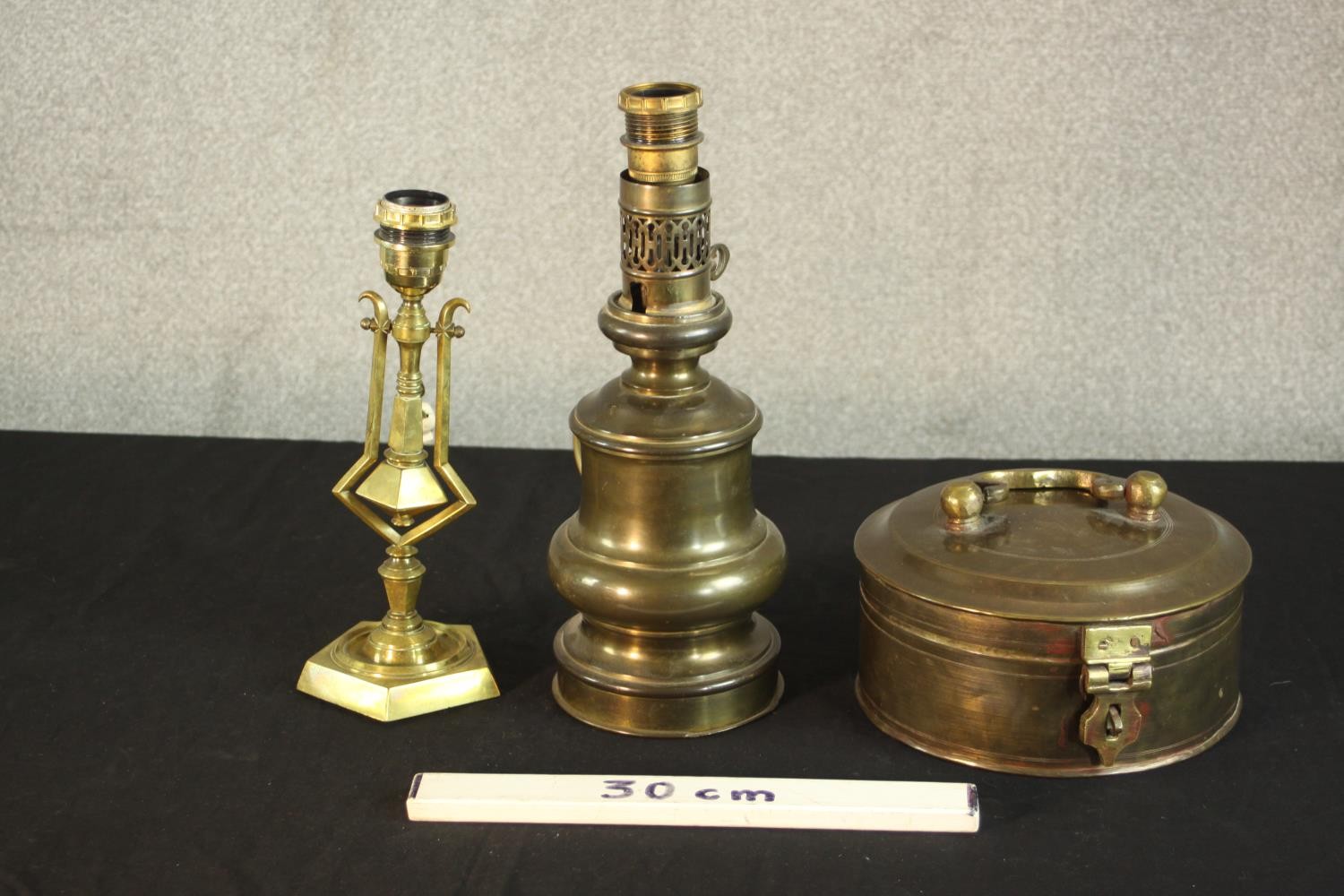 A Victorian brass geometric design gimbal candle stick turned table lamp along with a brass oil lamp - Image 2 of 14