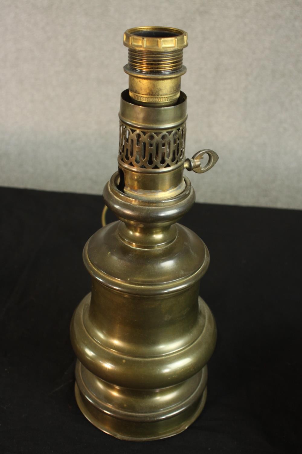 A Victorian brass geometric design gimbal candle stick turned table lamp along with a brass oil lamp - Image 8 of 14