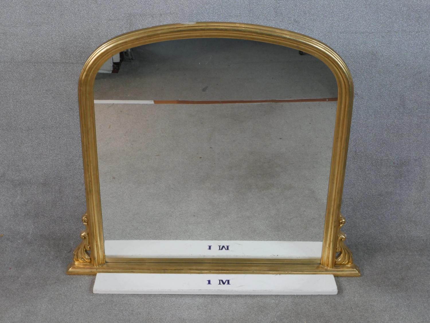 A contemporary Victorian style gilt framed overmantel mirror with a rounded top, flanked by carved - Image 2 of 4