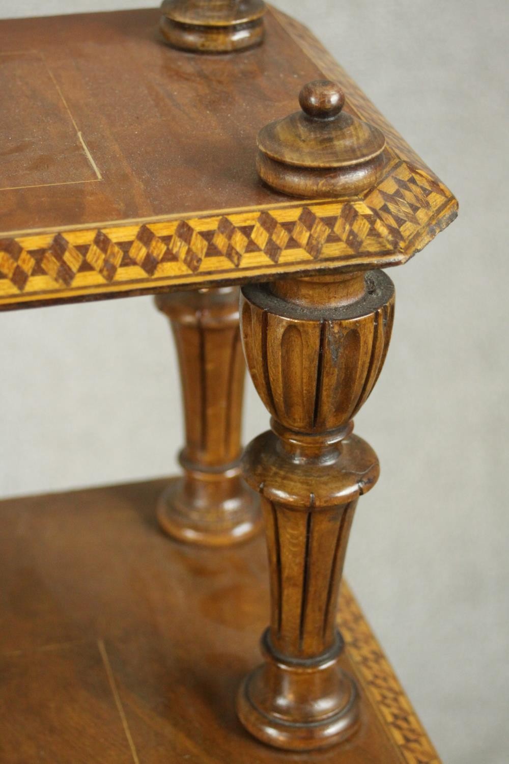 An Edwardian marquetry inlaid walnut whatnot of four tiers on turned and fluted supports. H.116 W.54 - Image 5 of 8
