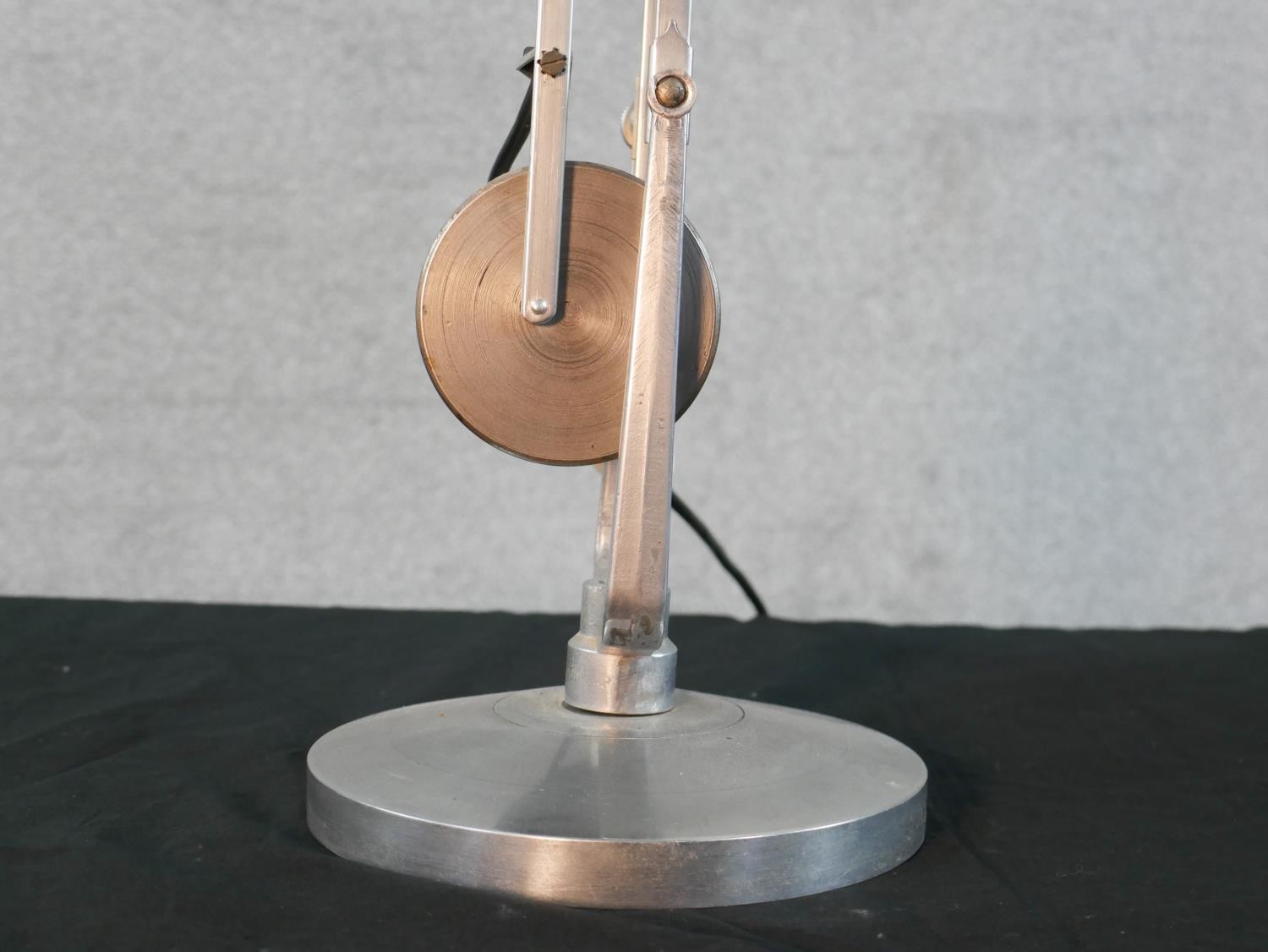 A brushed steel electric desk top angle poise style lamp, on circular foot. H.67 W.58cm - Image 4 of 7