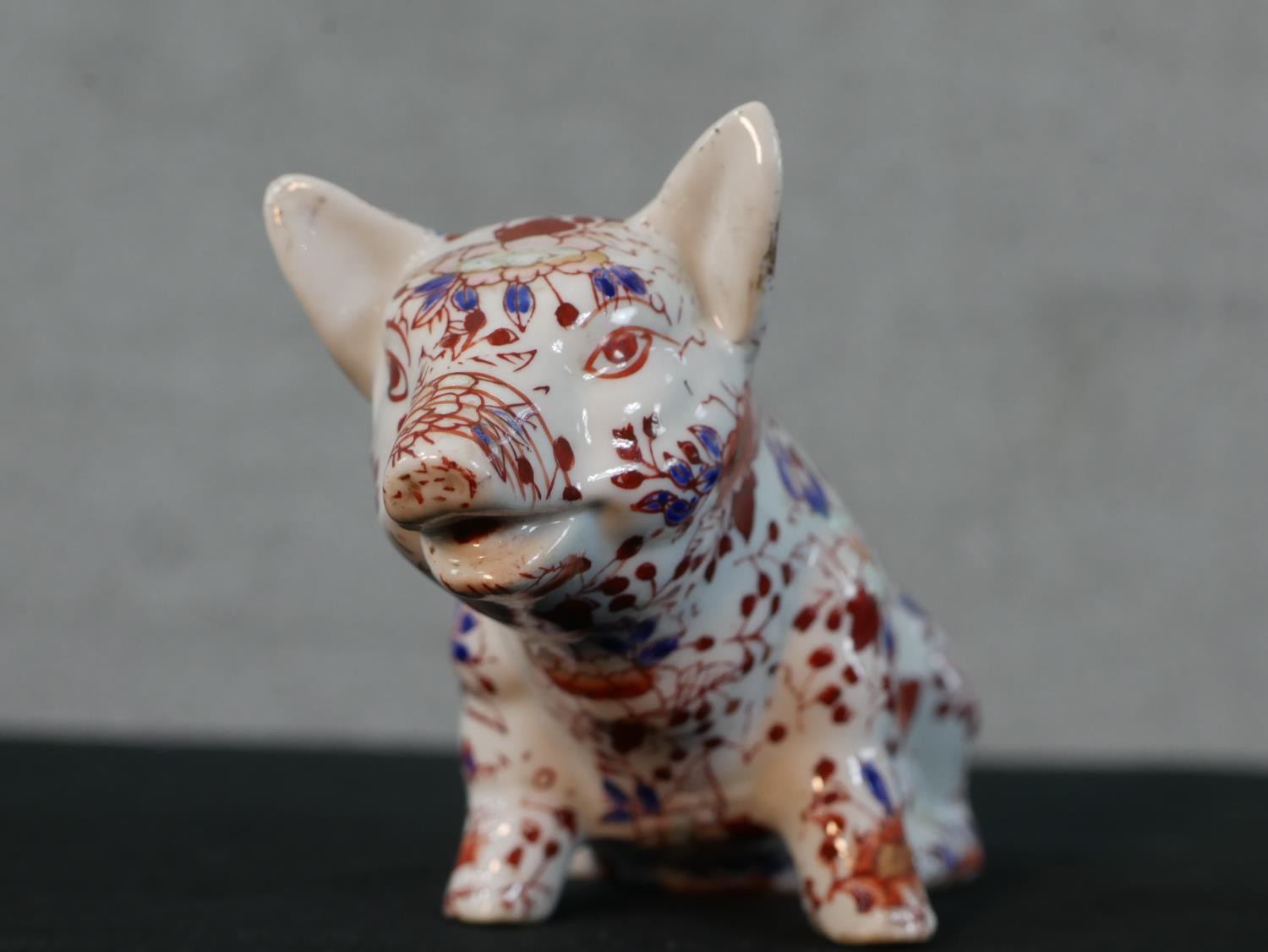 A modern Chinese porcelain pig in the Japanese Imari palette, with a four character mark to the - Image 2 of 4