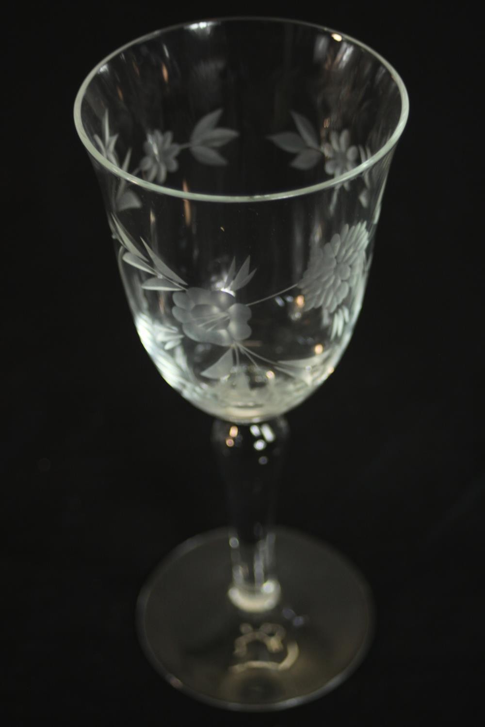 A collection of twenty one etched wine and sherry glasses with floral and foliate design, two - Image 7 of 7