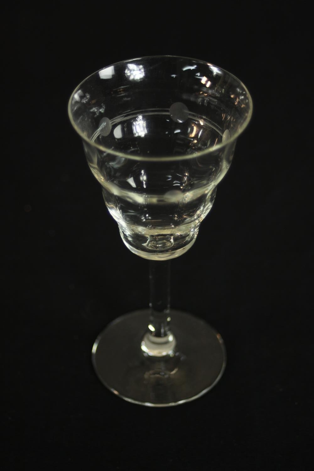A collection of cut glass, including two Bohemian cut to clear green and purple wine glasses, two - Image 3 of 9