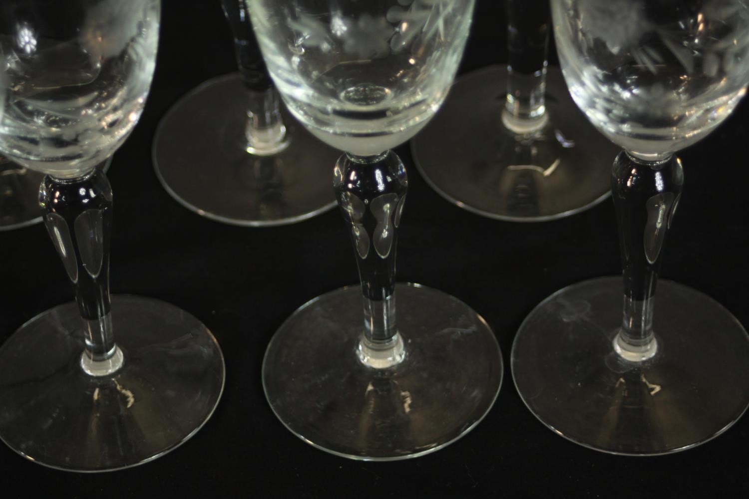 A collection of twenty one etched wine and sherry glasses with floral and foliate design, two - Image 5 of 7