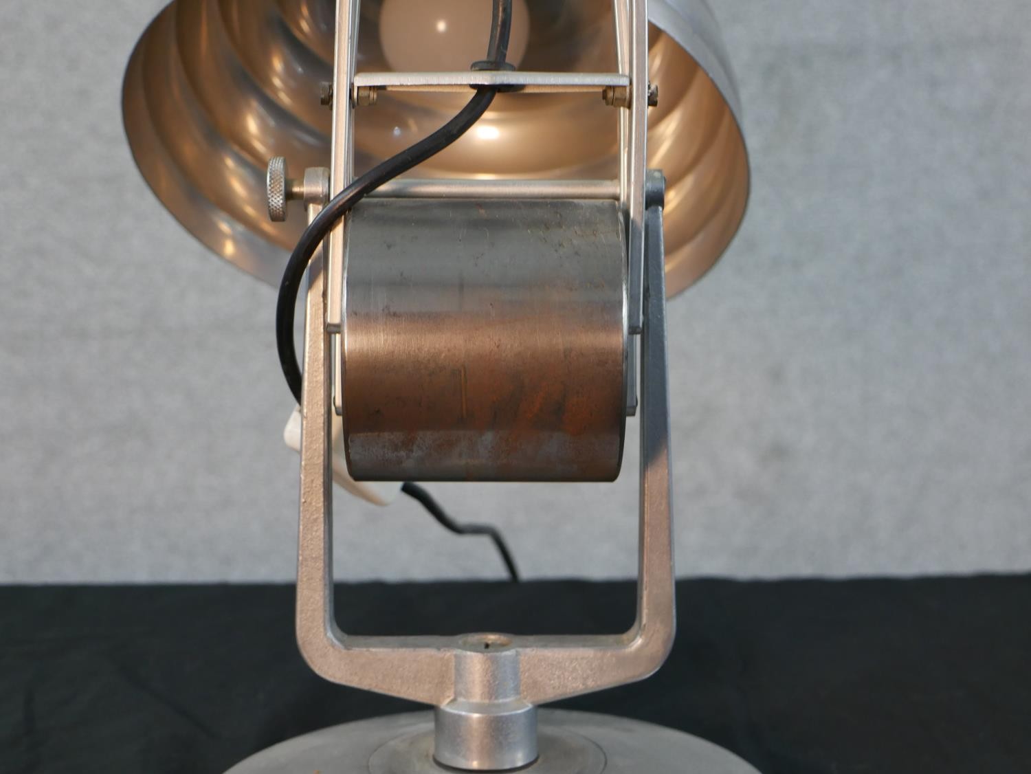A brushed steel electric desk top angle poise style lamp, on circular foot. H.67 W.58cm - Image 6 of 7