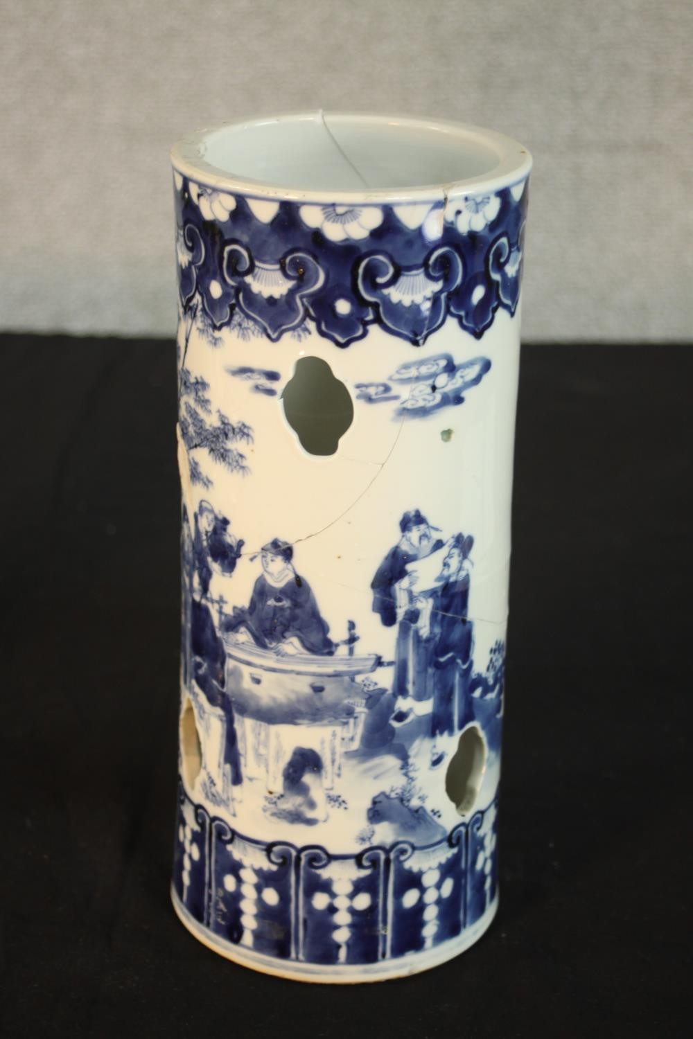A Chinese blue and white porcelain candle holder painted with flying dragon and flaming pearl - Image 4 of 7