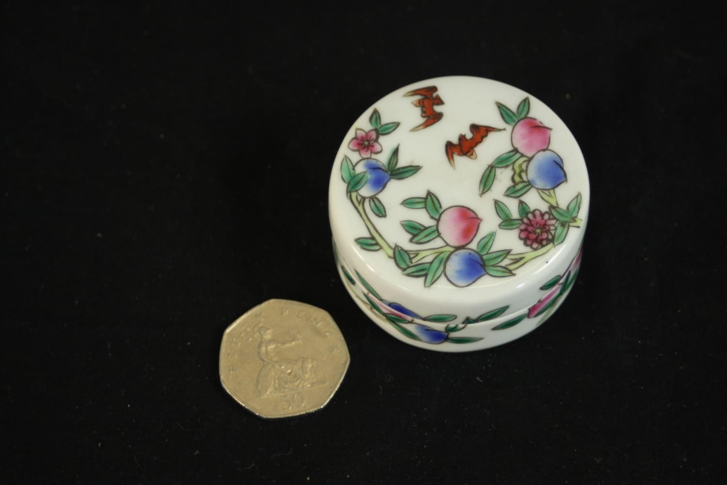 A Chinese early 20th century Famille rose hand painted peach and lucky bat design porcelain lidded - Image 2 of 5