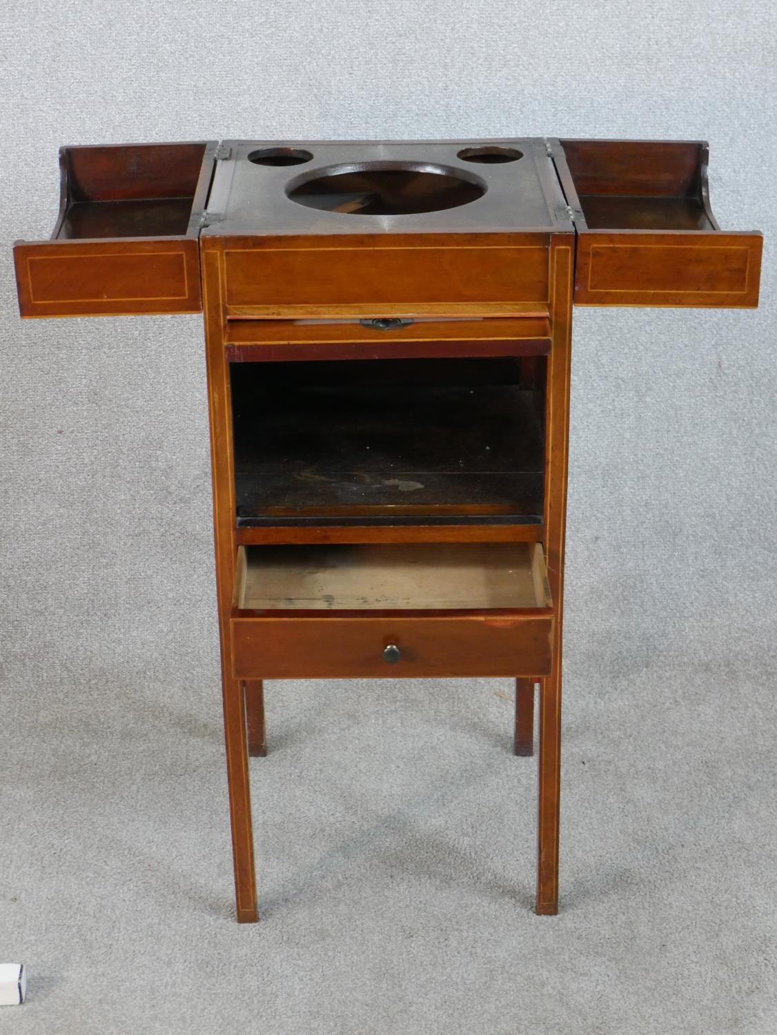 A George III crossbanded mahogany foldout washstand with single door and drawer raised on square - Image 4 of 6