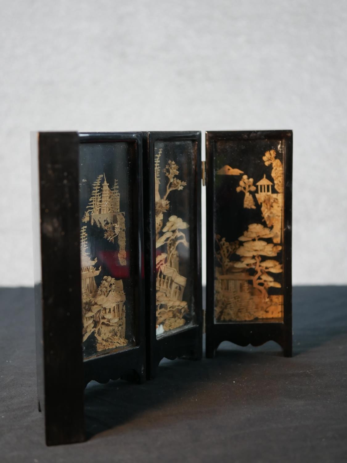 A Contemporary minature Chinese lacquer and cork four panel and three fold table screen, the - Image 6 of 7