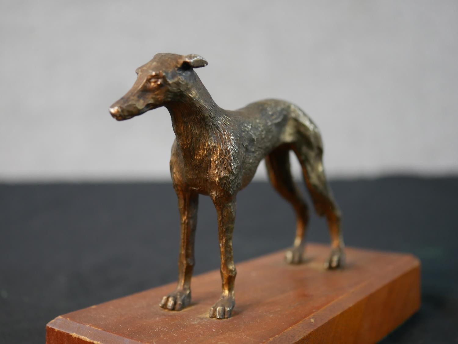 A mid 20th century cast brass Greyhound racing trophy with applied plaque. H.13 W.16.5 D.9cm - Image 5 of 6