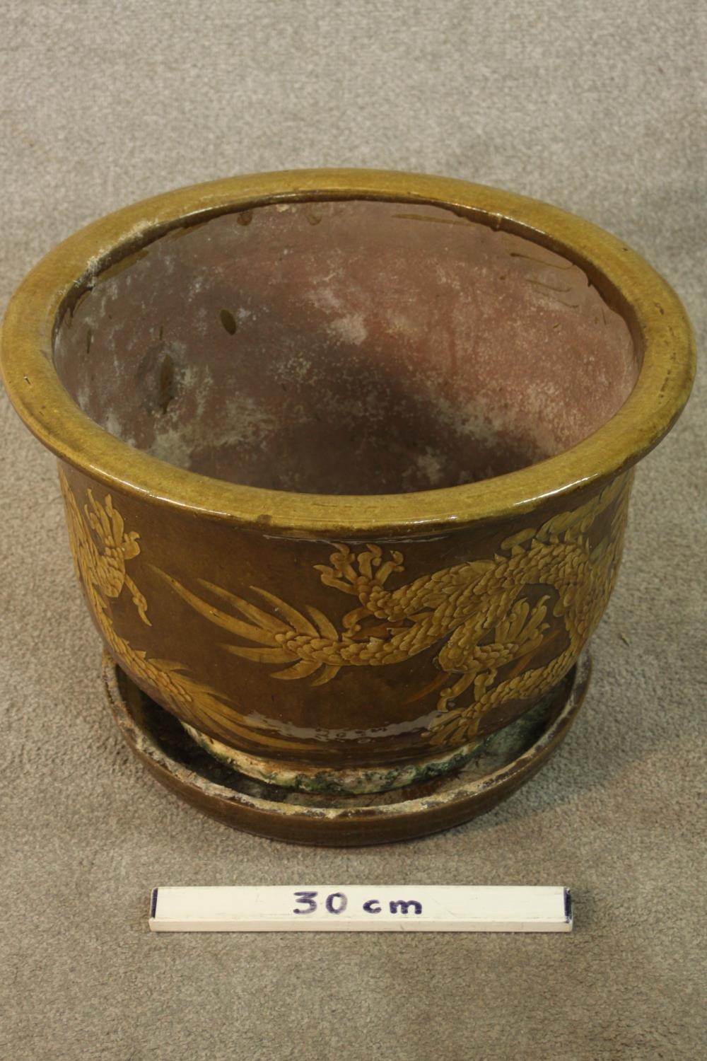 Chinese glazed pottery planter / jardinière and base with flying dragon decoration. H.39 Dia.49cm ( - Image 2 of 5