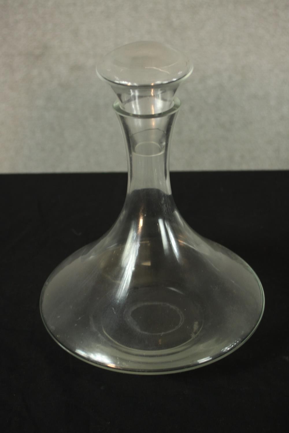 A set of thirteeen 20th century, possibly French martini glasses together with a clear glass ships - Image 4 of 9